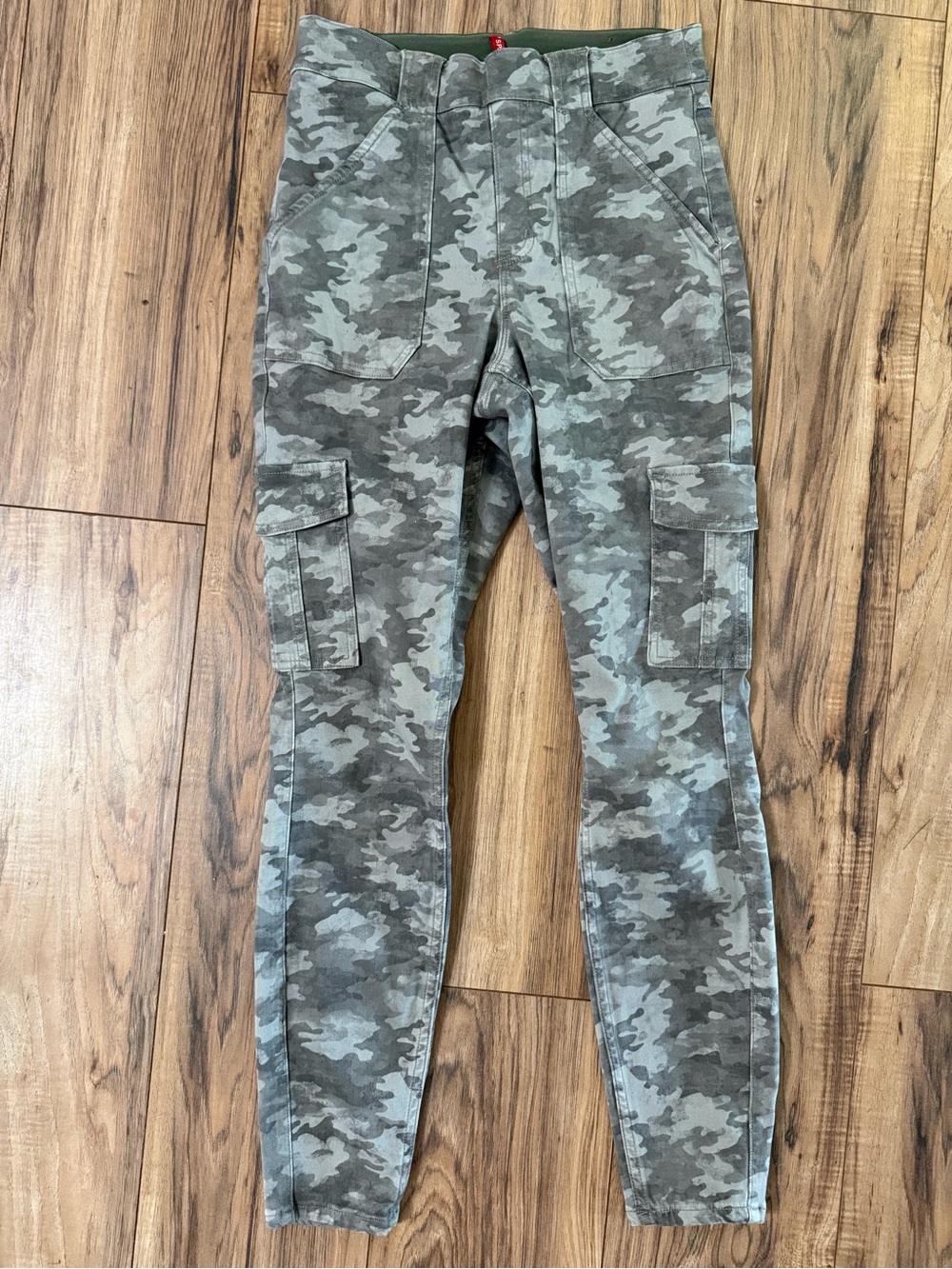 NWOT Spanx stretch twill stone wash camo ankle cargo pants